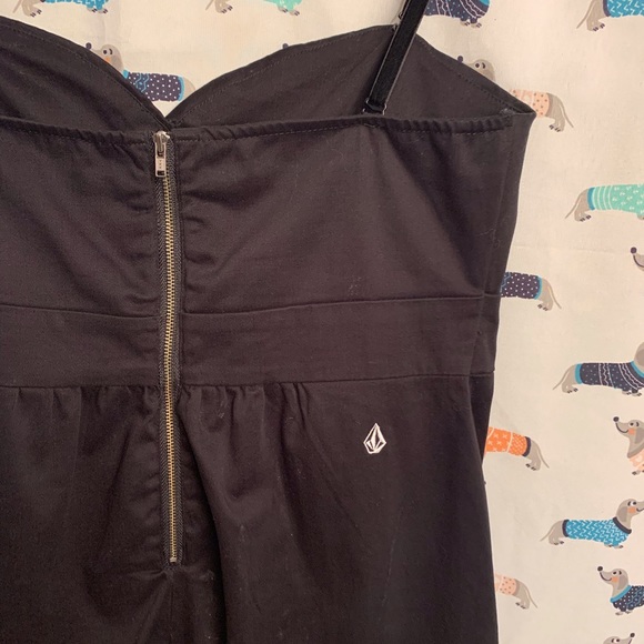 Woman’s Volcom  little black dress - Picture 4 of 8